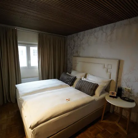 Apartment Apartment *